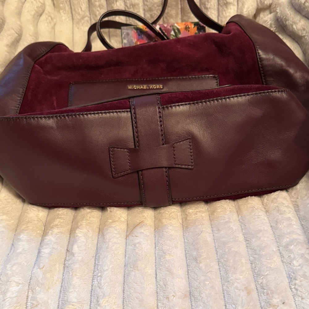 Michael Kors Elegant Burgundy Leather and Suede Women's Bag - Picture 5 of 15